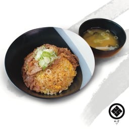 ข้าวผัดเนื้อย่าง