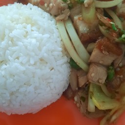 ผัดพริกหยวก ราดข้าว