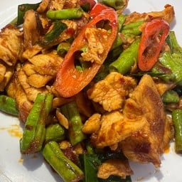 ผัดพริกแกง (กับข้าว)