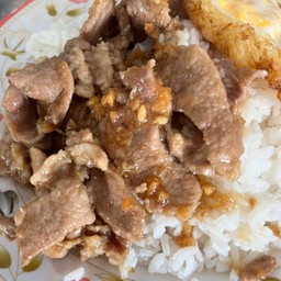 ข้าวหมูกระเทียม