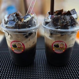ยายแหม่มเฉาก๊วยนมสด (เต็งหนึ่ง) -