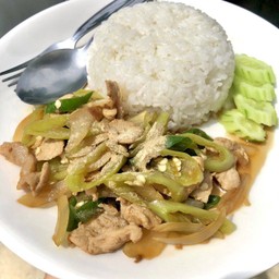 ข้าวผัดพริกอ่อนหมู