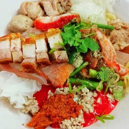 เย็นตาโฟต้มยำ ใส่หมูแดงหมูกรอบ