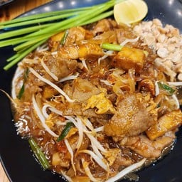 ผัดไทยหมู (หมูหมัก)