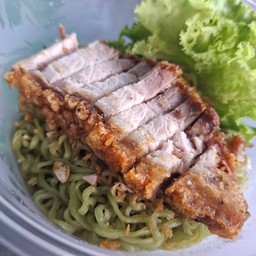 บะหมี่ หมูกรอบ