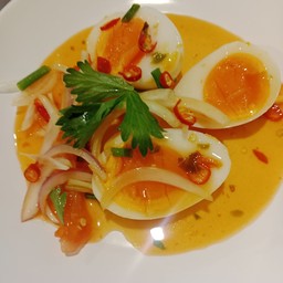 ยำไข่ต้ม+ข้าว