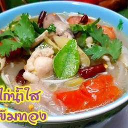 ต้มยำไก่น้ำใสใส่เห็ดเข็มทอง