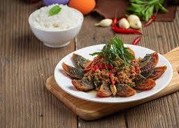 กะเพราไข่เยี่ยวม้า กับข้าว