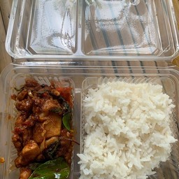 ไก่ผัดพริกแกงไก่หน่อไม้เปรึ้ยว