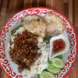 กระเพราหมูสับถาด