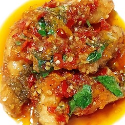 เนื้อปลาเก๋าทอด ราดพริก