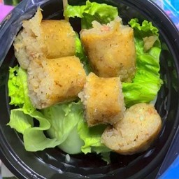 ไส้กรอกข้าวเนื้อ ย่าง !!! 2 ชิ้น