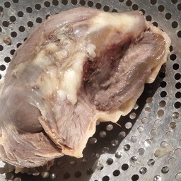 เนื้อน่องลายผัดกระเพรา