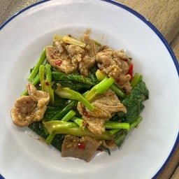 ผัดผักคะน้า (กับข้าว)