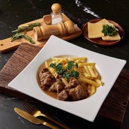 เพนเน่กับเนื้ออบกูลาช/Penne With Beef Goulash