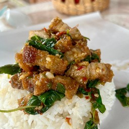 กะเพราหมูกรอบ