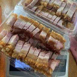 หมูกรอบครึ่งกิโล