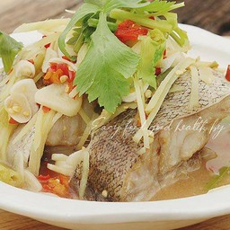 เนื้อปลาเก๋านึ่งมะนาว
