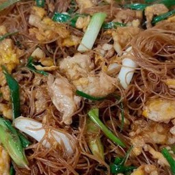 เส้นหมี่ผัดไข่