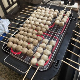 ลูกชิ้นปิ้ง