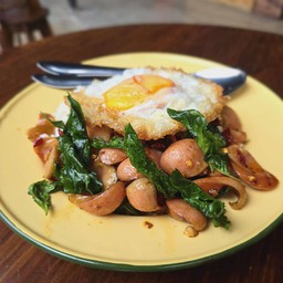 กะเพราไส้กรอก