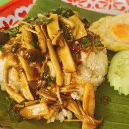 กะเพราสามเห็ด (มังสวิรัติ)