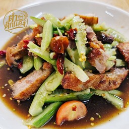 ตำแตง สามชั้นทอดน้ำปลา (ปลาร้า) (ทานรสชาติไหนแจ้งได้เลยนะคะ)