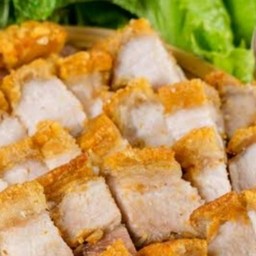 ข้าวหมูกรอบ กร๊อบ น้ำจิ้มซีฟู๊ด