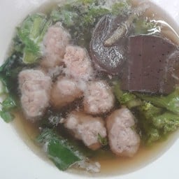 ต้มเลือดหมู (หมู+เลือด)