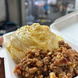 ข้าวหมูสับคั่วพริกกระเทียม