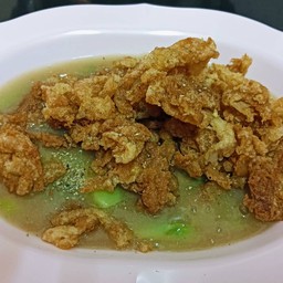 ราดหน้าเส้นใหญ่กรอบ