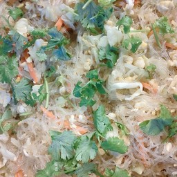 ผัดวุ้นเส้นใส่ไข่