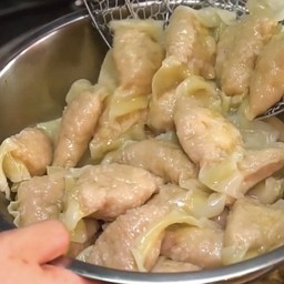 เกี๊ยวต้มหมูเด้ง+น้ำจิ้มซีฟู๊ด