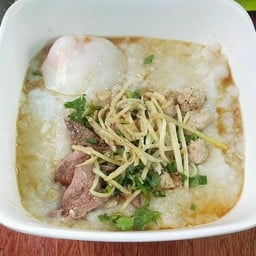 ร้านปาท่องโก๋&โจ๊กหมู&หมูปิ้ง  เจ้าเก้า ตรงข้าม เคียงเขา 9 กิโล มีสาขาเดียวจ้า