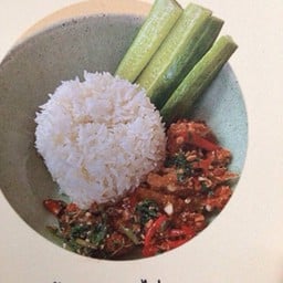 ข้าวกะเพราไก่กรอบ
