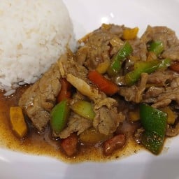 ข้าวผัดพริกไทยดำเนื้อ