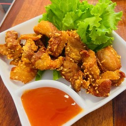 สามชั้นทอดน้ำปลา