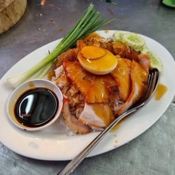 ข้าวหมูแดงหมูกรอบ
