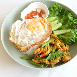 ข้าวผัดเครื่องแกง ไข่ดาว Rice with Stir-Fried  with curry Paste & fried egg