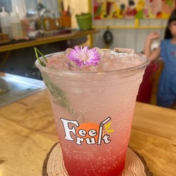 สตอเบอร์รี่ ลิ้นจี่ โซดา