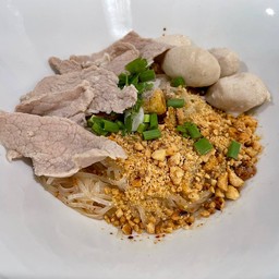 ก๋วยเตี๋ยวหมูหมักยำแห้ง