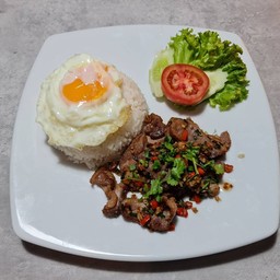 ข้าวราดคั่วพริกเกลือเนื้อริปอายสไลซ์