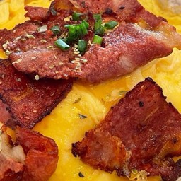 ข้าวไข่ข้นเบอคอนชีส