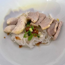 ก๋วยเตี๋ยวหมูหมักแห้ง