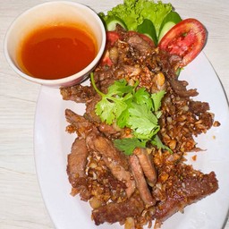 เนื้อทอดกระเทียม