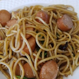 สปาเก็ตตี้พริกแห้งไส้กรอก