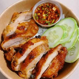 ข้าวขาว ไก่ย่าง+น้ำจิ้มแจ่ว