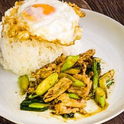 ข้าวราดผัดคะน้าหมู