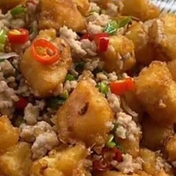 ข้าวเต้าหู้หมูสับคั่วพริกเกลือ