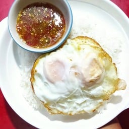 ข้าวไข่ดาว(2ฟอง)+น้ำจิ้มซีฟู้ด